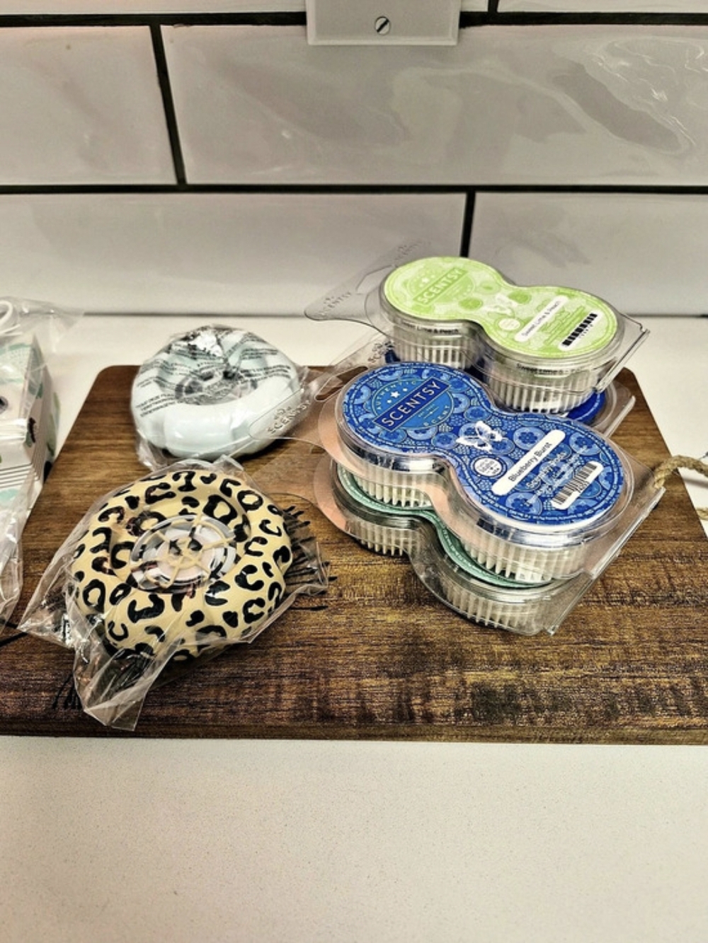 NEW SCENTSY air Mini Fans And 4 Pods New